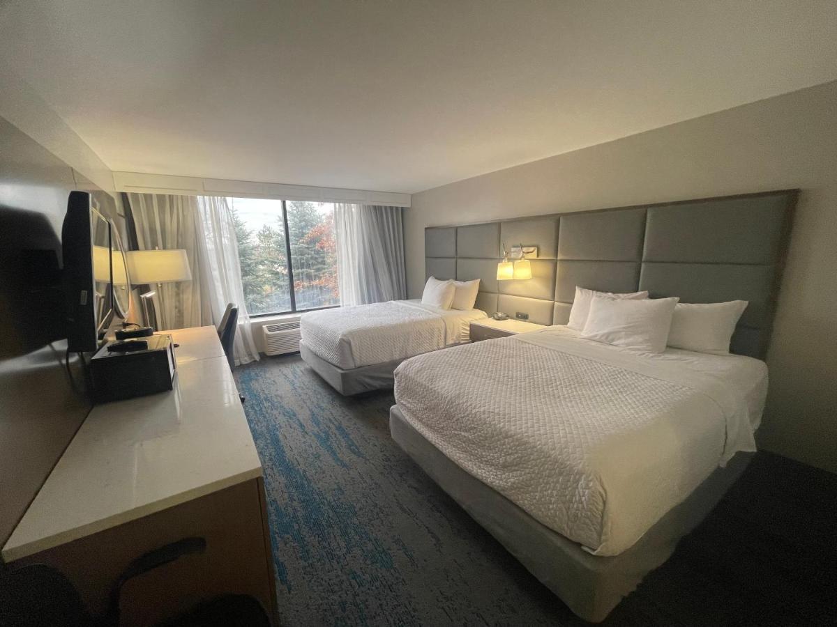 Ramada By Wyndham Cleveland Independence Hotel Exterior photo