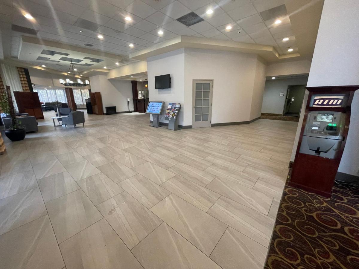 Ramada By Wyndham Cleveland Independence Hotel Exterior photo