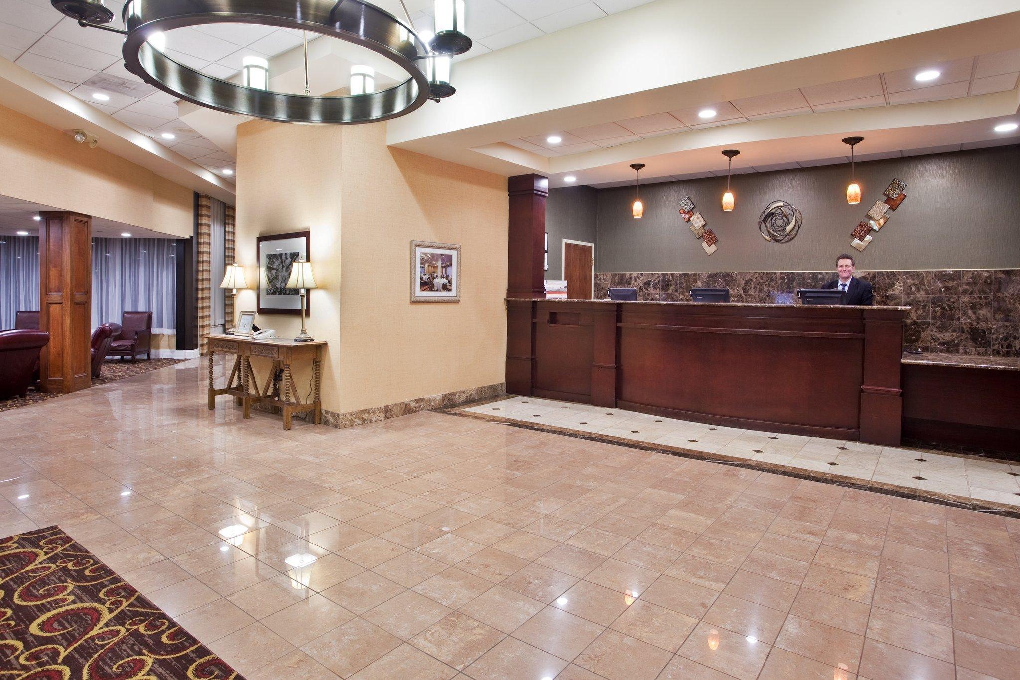Ramada By Wyndham Cleveland Independence Hotel Exterior photo