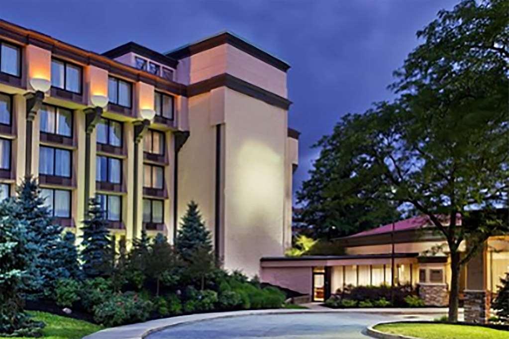 Ramada By Wyndham Cleveland Independence Hotel Exterior photo