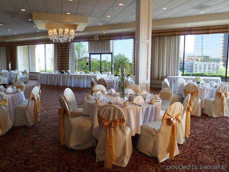 Ramada By Wyndham Cleveland Independence Hotel Restaurant photo